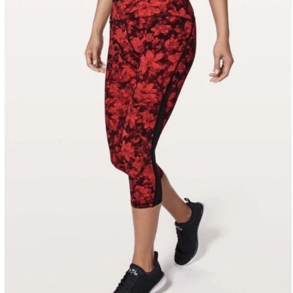 lululemon athletica Pants - Lululemon Train Times Crop 21" CarmineTrue Red Black Floral Leggings Size 4